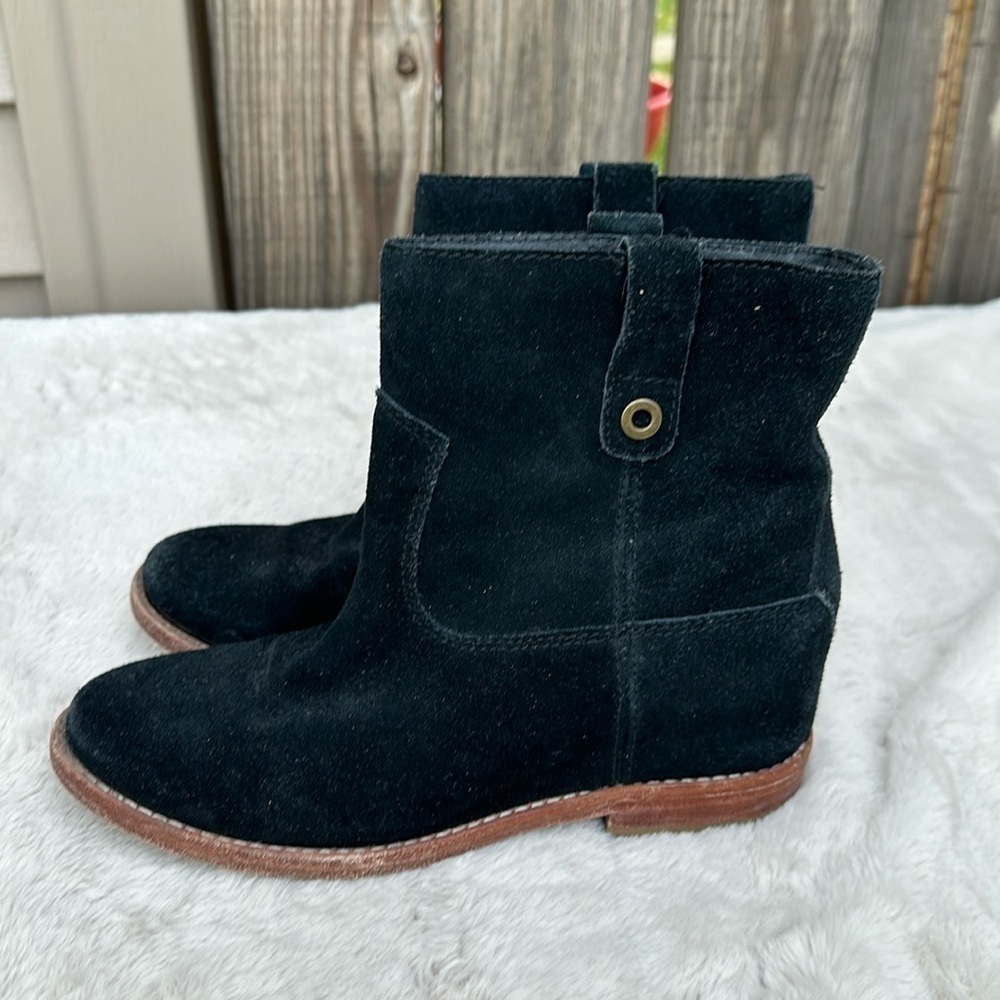 Cole Haan leather black booties size 6B